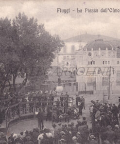 FIUGGI - La piazza dell'Olmo nell'ora del concerto, teatro 1918