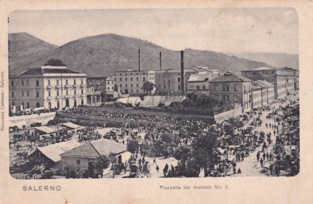 SALERNO - Piazzetta del Mercato n. 3